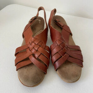 Cabin Creek Women’s interwoven strap sandals — size 8‎
